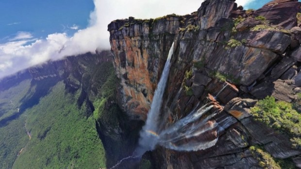 CANAIMA NATIONAL PARK, VENEZUALA Canaima National Park is spread over 3 million ha in south-eastern Venezuela along the border between Guyana and Brazil. The majority of the park&rsqu...