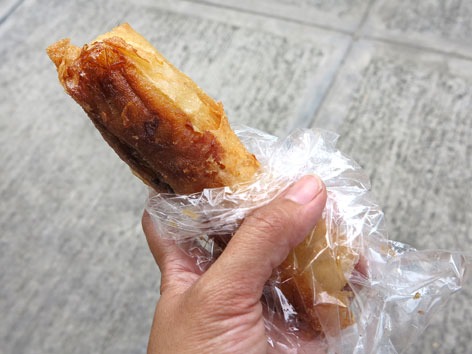 Turon This is a classic Filipino favorite, made by enclosing slices of saba banana and jackfruit in egg roll wrappers and deep frying them along with a gene...