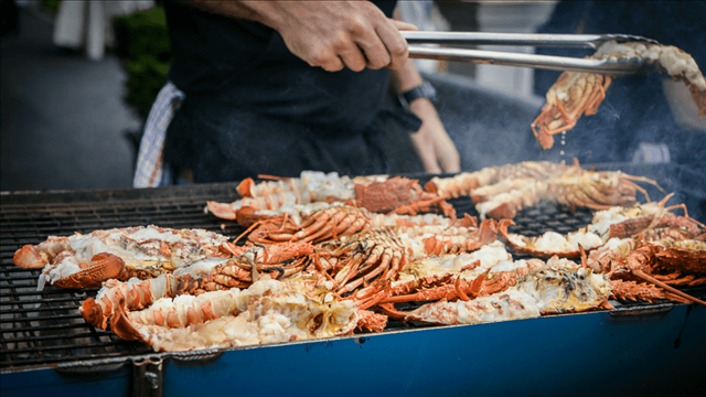 All you can eat seafood in the West Coast The West Coast is known for its icy waters and all you can eat seafood. How does chowing down on freshly prepared fish, crayfish, mussels and more whi...