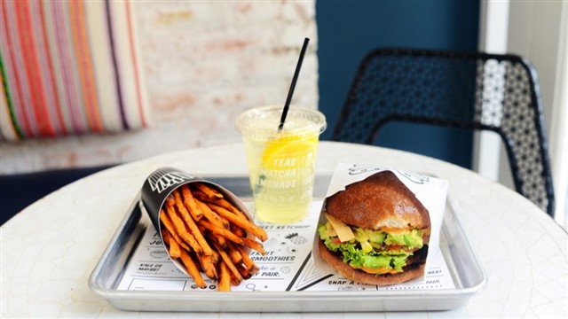 by CHLOE From cart coffee to dollar pizza slices, on-the-go eating may as well be considered a New York City tradition. Operating locations across the city, po...