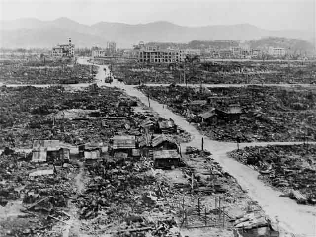 1945 Atomic bomb dropped in Hiroshima and Nagasaki