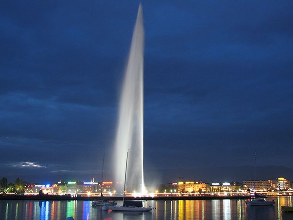 King Fahd’s Fountain The King Fahd’s Fountain is a fountain located in Jeddah, Saudi Arabia. Like the Jet d’Eau, the construction cost of this fountain that st...